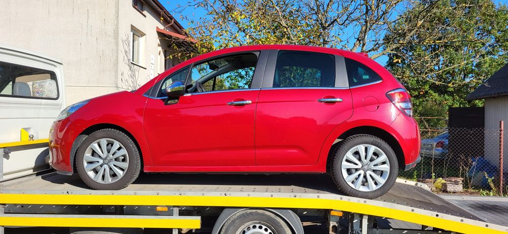 Pomoc drogowa, holowanie, laweta, transport, rozładowany akumulator.