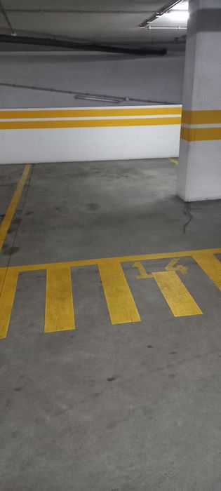 Arrenda-se dois lugares de garagem