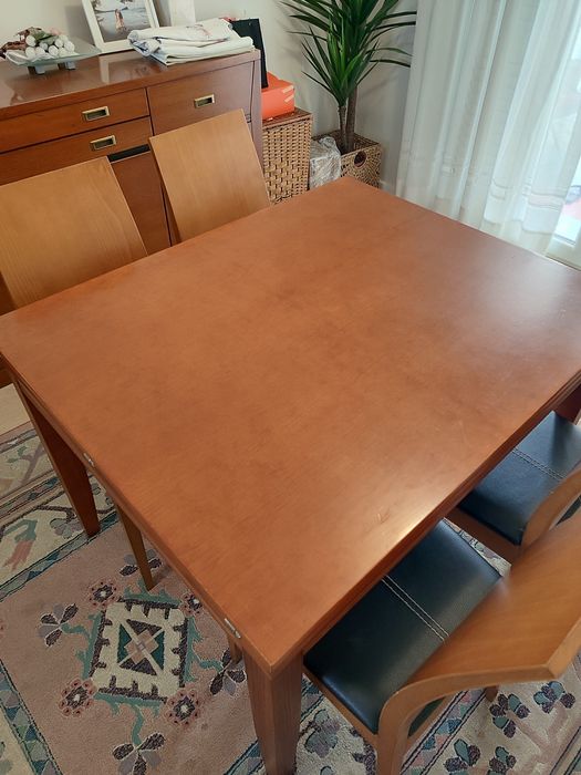 Mesa Extensível Cerejeira + 4 Cadeiras