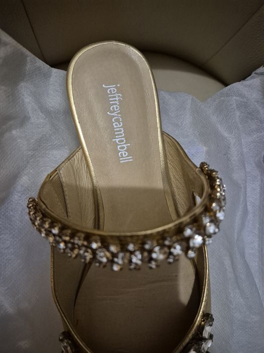 Mules Jeffrey Campbell douradas