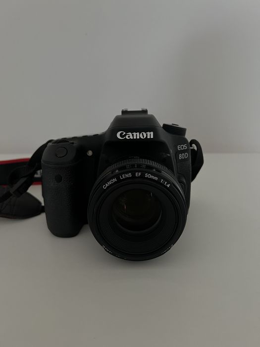 Lustrzanka Canon EOS 80D z obiektywem