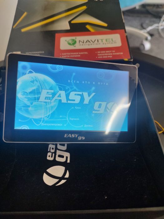 Портативний автомобільний навігатор EasyGo