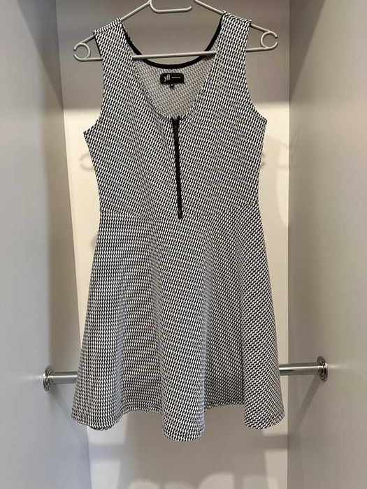 Sukienka czarno biała