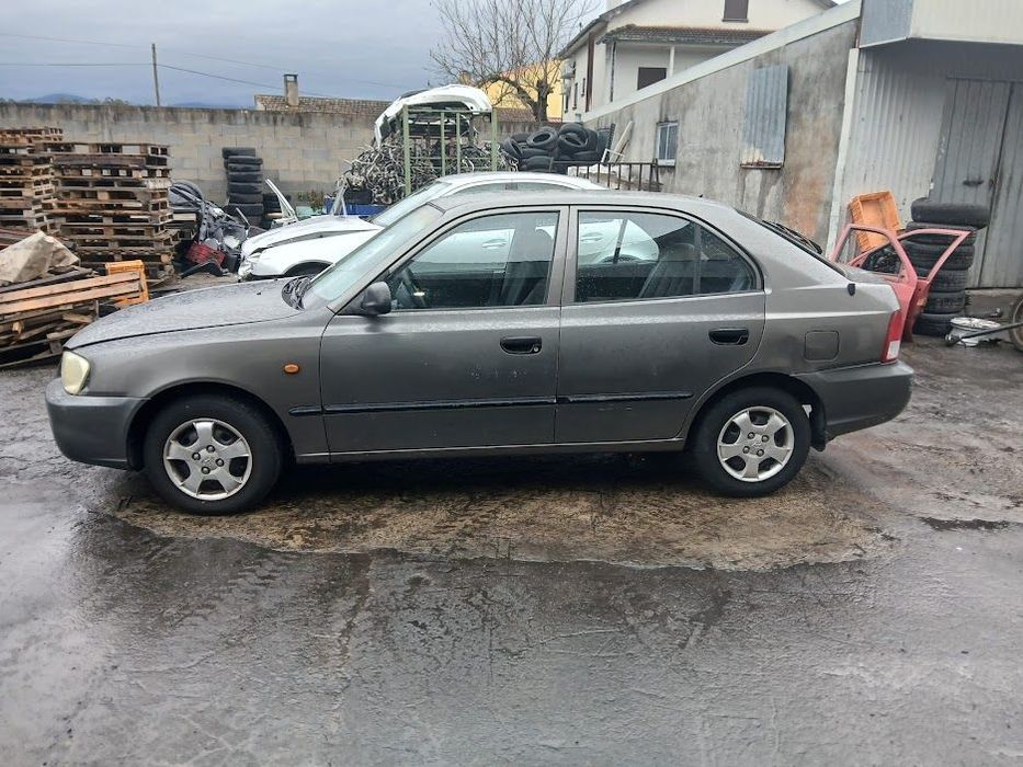 Hyunday Accent ano 2000 para peças