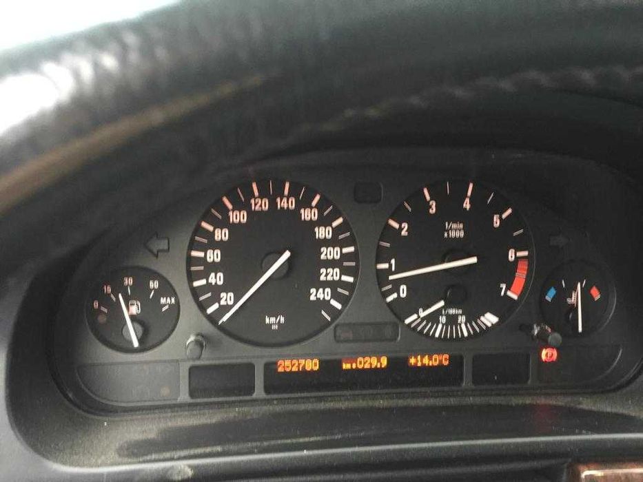BMW E39 528i Caixa Manual em Muito Bom estado