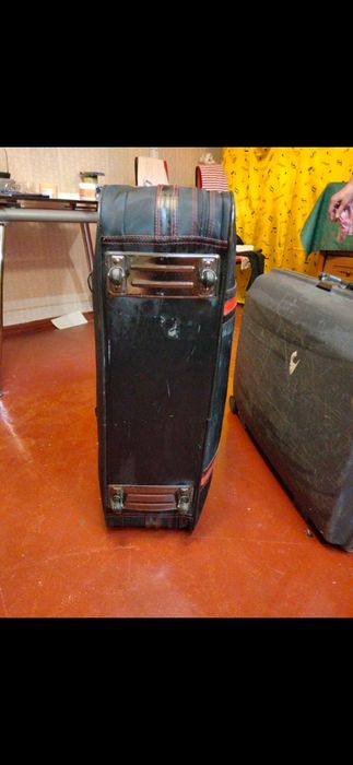 Портфели рюкзаки / чемоданы