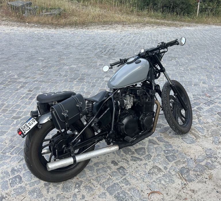 Aluga-se icónica Yamaha XJ650 Maxim de 1983