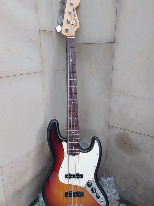 Бас-гитара   Fender Jazz Bass 2011 USA