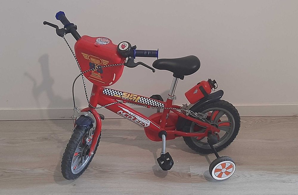 Bicicleta infantil com rodinhas Lightning McQueen em perfeito estado