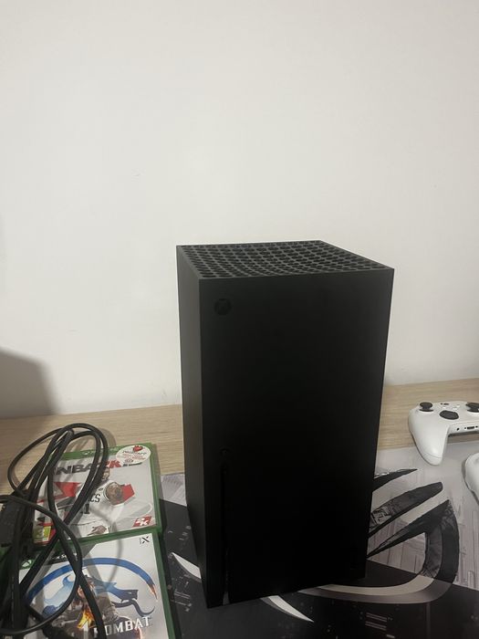 Troco Xbox serie X 1tb com 4 jogos 3 comandos por ps5/ ps5 pro
