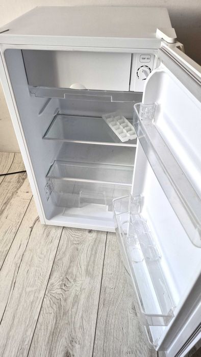 lodówka podblatowa Philco mała biała z zamrażalnikiem