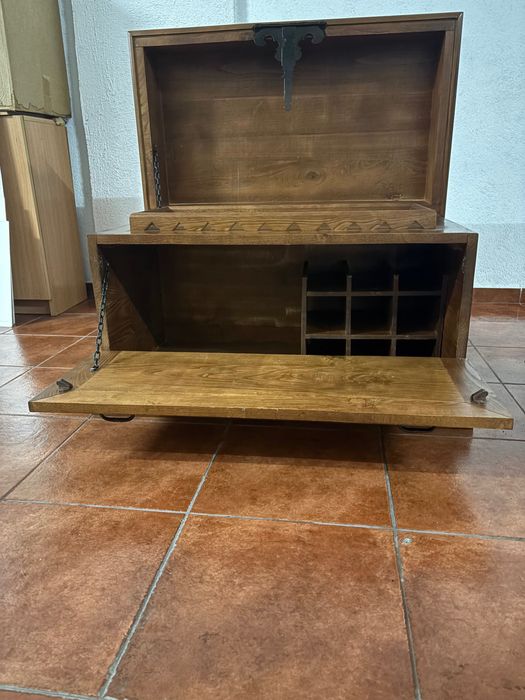 Arca garrafeira em madeira