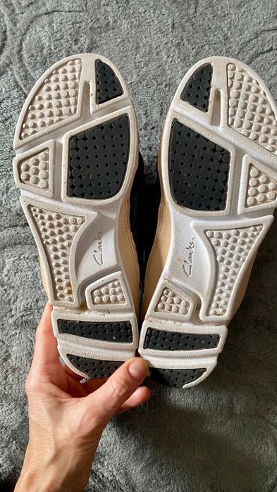 Clarks skórzane sandały
