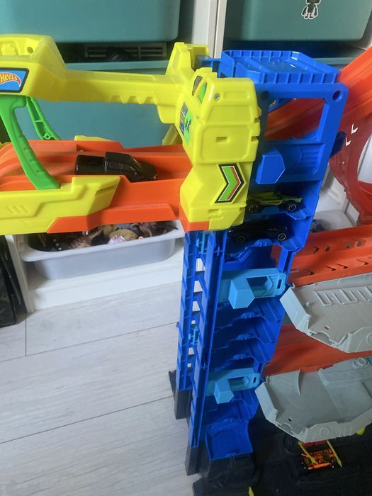 Hot wheels ultimate garage