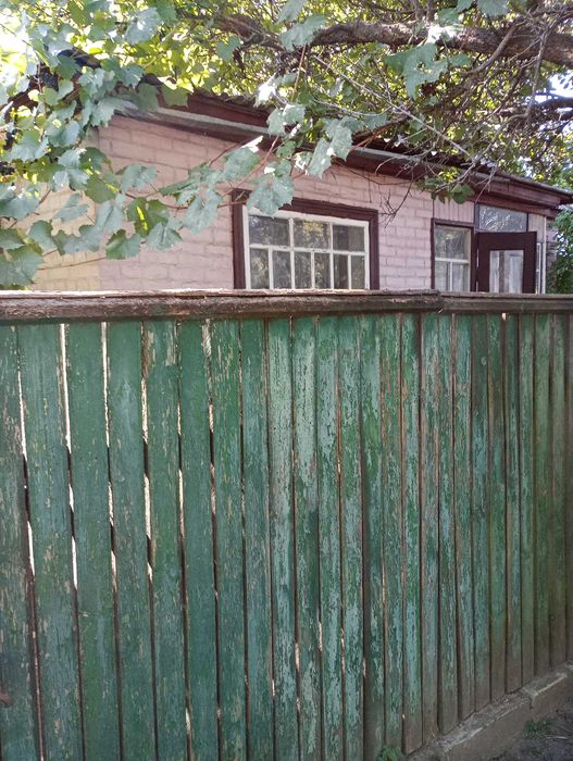 Частина цегляного будинку з окремим входом, ( Гречківка)