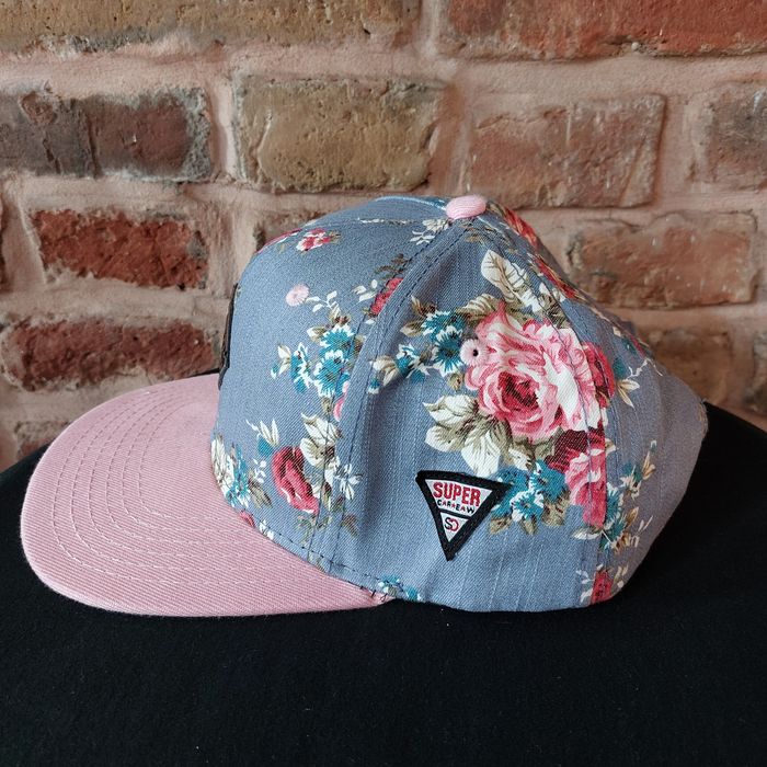Czapka typu snapback w kwiaty