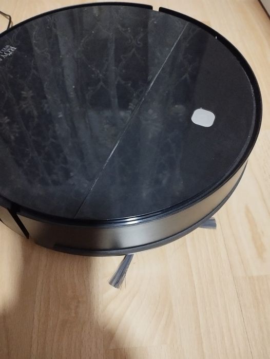 Робот пылесос Redmond