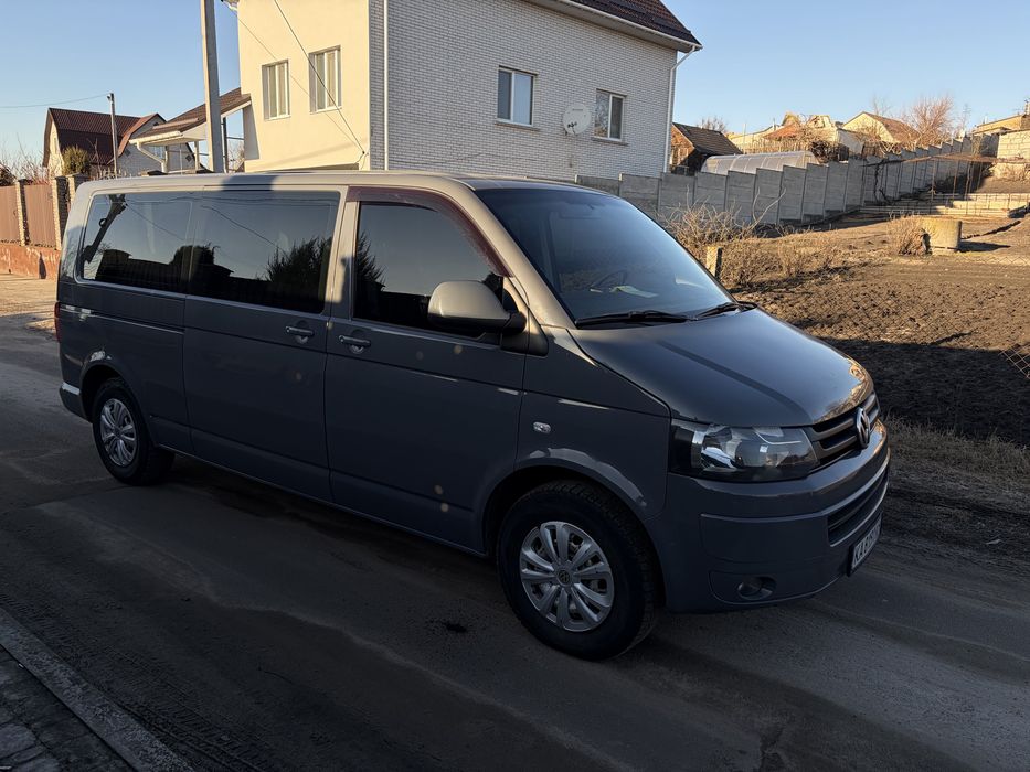 Авто Volkswagen Caravelle 2011 рік 2.0 Газ/Бенз