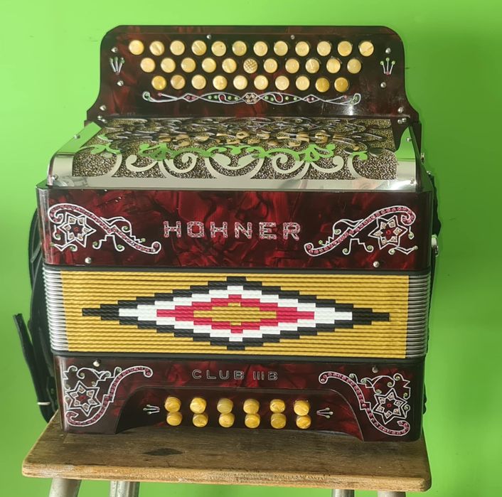 Concertina hohner clube 4 com 12 Baixos
