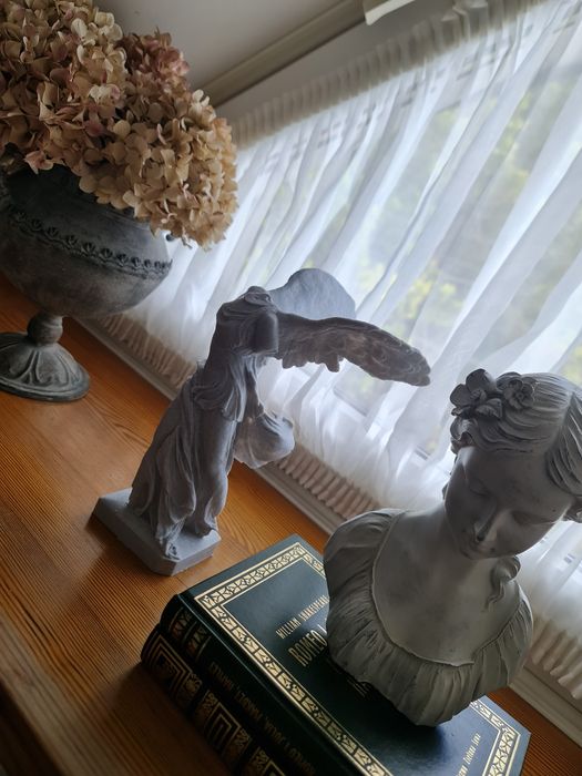 Nike z Samotrake rzeźba około 25 cm