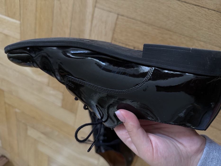 Eleganckie ślubne czarne buty lakierowe Vestus rozmiar 40