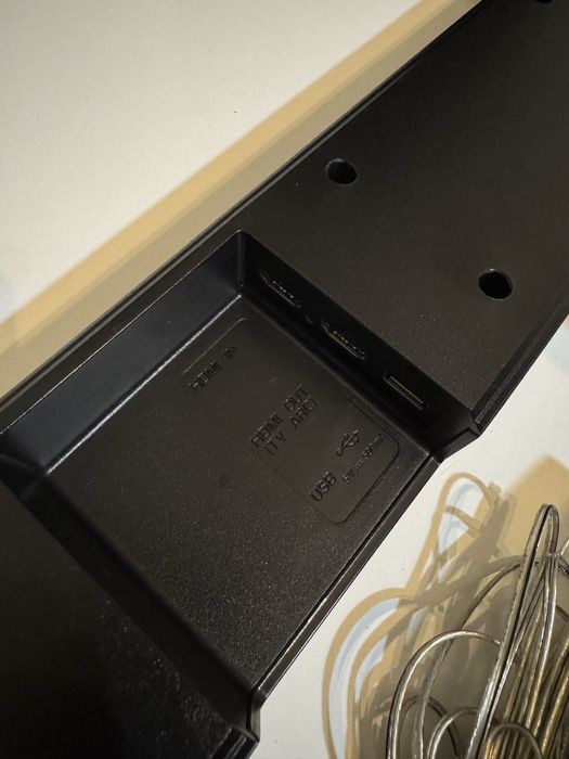 LG Wireless SoundBar SN4R z głośnikami satelitarnymi