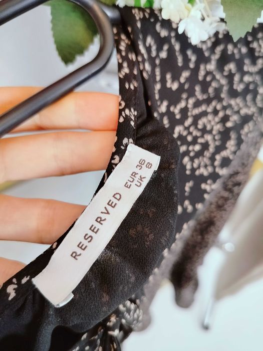 Czarna elegancka bluzka Reserved w rozmiarze S 36 z długim rękawem