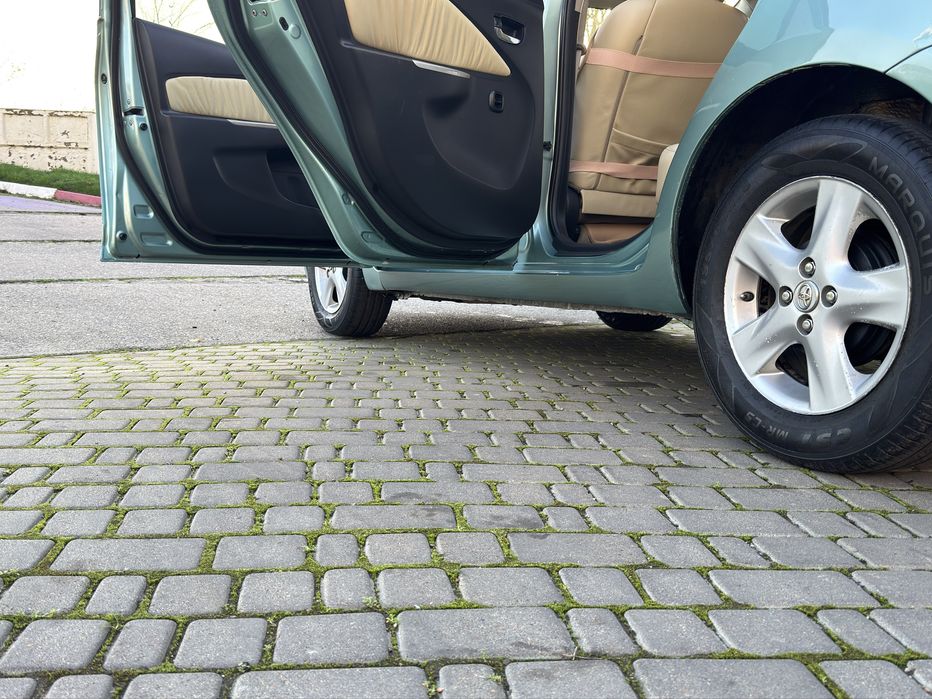 Продам Тоёту Ярис на автомате!