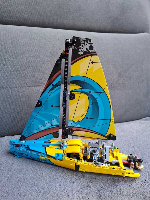 LEGO 42074 Technic - Jacht wyścigowy żaglówka