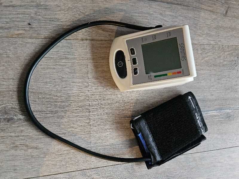 Sanitas Ciśnieniomierz naramienny.