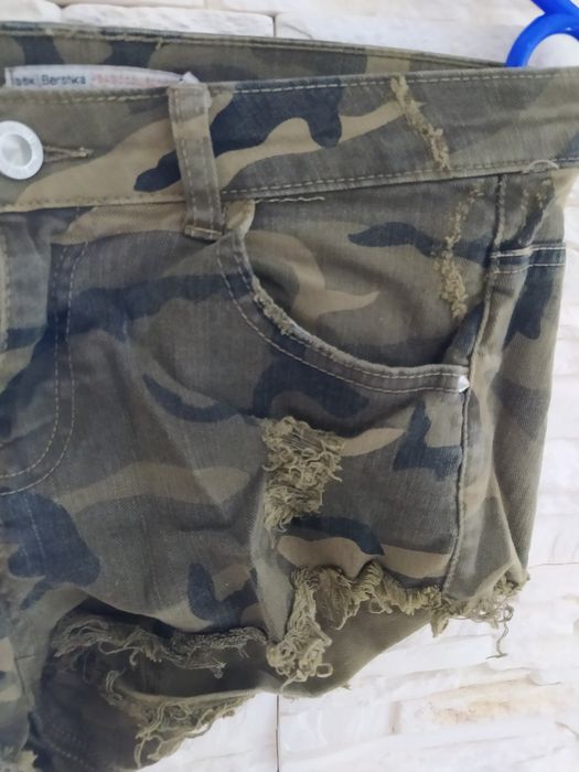 Spodenki Bershka moro 36