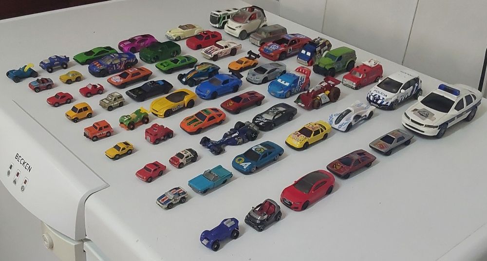 CARRINHOS MINIATURA COMO NOVOS.Criança Brincar,Casa,Quarto,Escola.