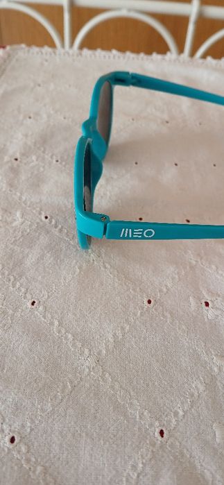 Óculos azuis, Meo, novos