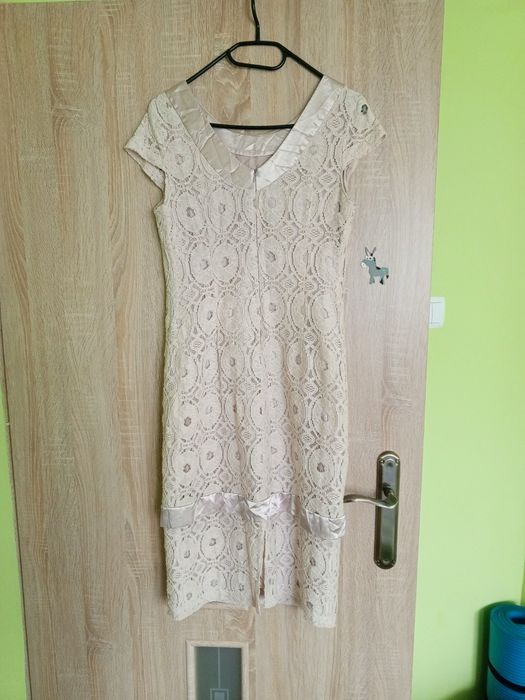 Sukienka koronkowa midi