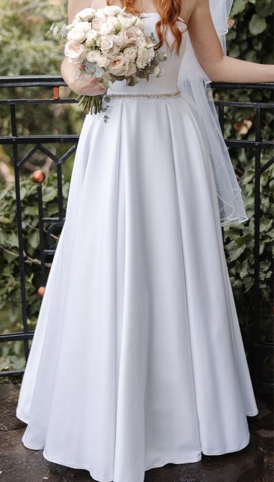 Весільна сукня .