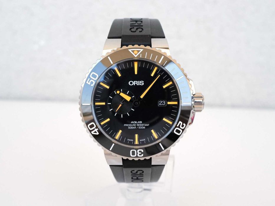 Oris Aquis Small Second Date Automatic Black Dial Rubber Strap 46