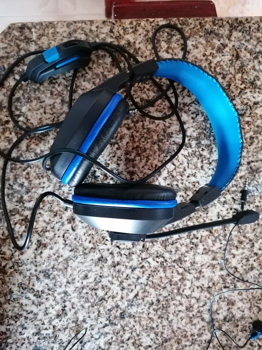 Câmara e auscultadores para ps4 como novos