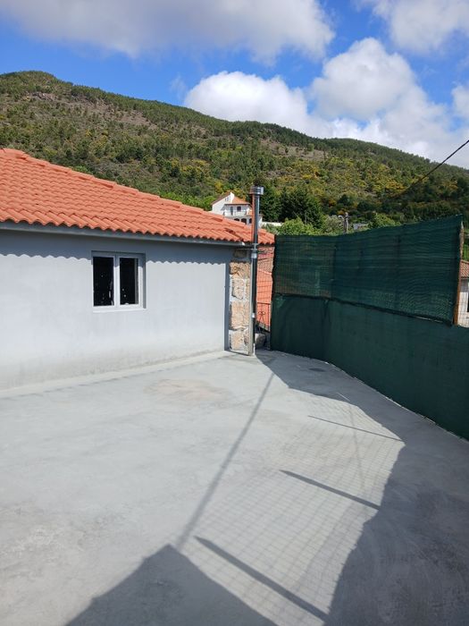 Casa em pedra de 4 frentes em Cidadelha de Aguiar - Vila Pouca de Aguiar