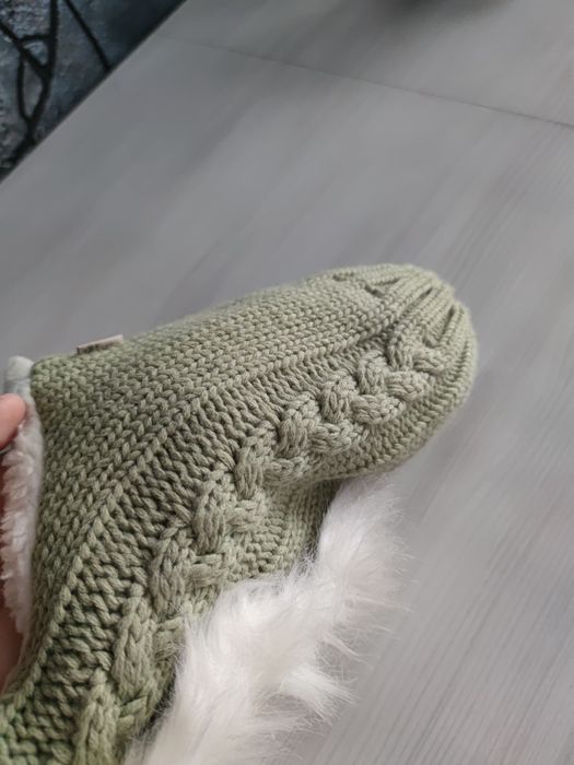 Zimowa czapka ciepła gruba wełniana z futerkiem ocieplana z pomponami