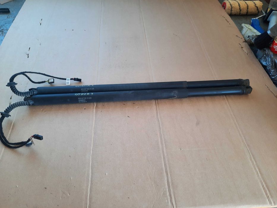 siłownik elektryczny klapy prawy lewy Skoda Octavia 3 III kombi