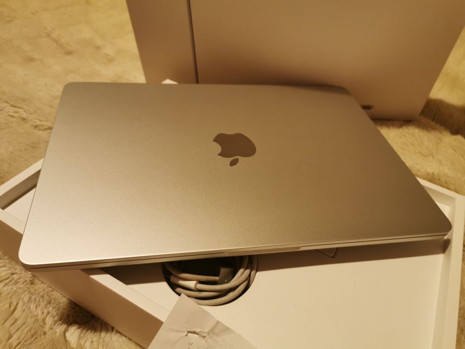 Macbook air  komplet paragon