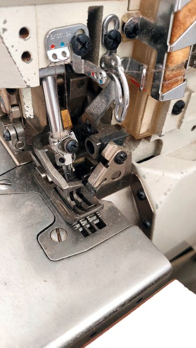 Maquina de cose e corte duplo arrasto Brother