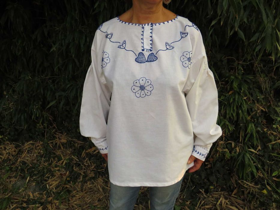 Blusa Regional Bordada à mão