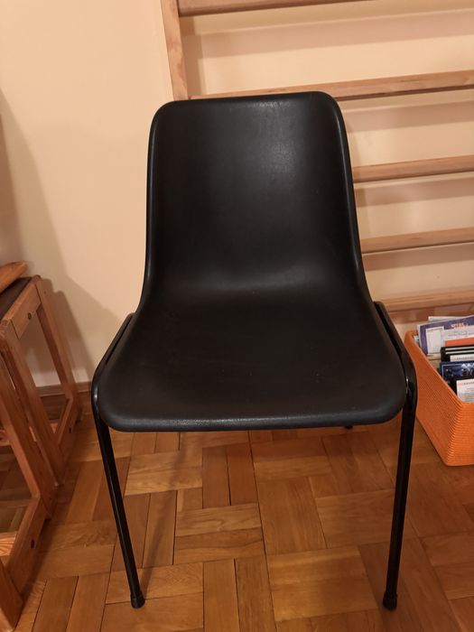 Krzesło czarne jednolite, tworzywo