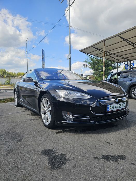 Продам електромобіль Тесла Модел S 85