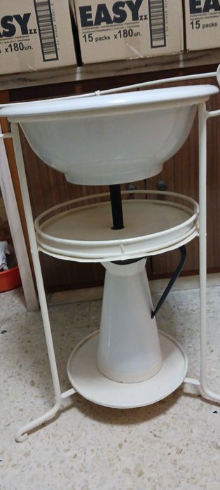 Vendo lavatório antigo
