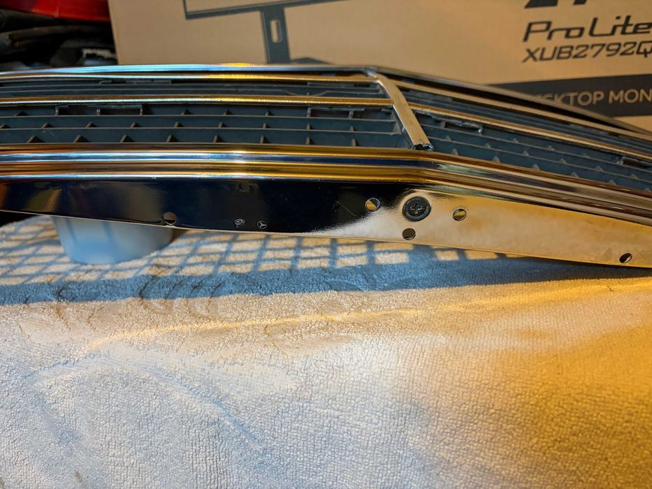 Gril Atrapa  MERCEDES W201 190