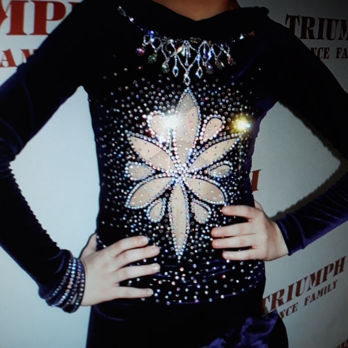 Латина ,продаю платье на худенькую девочку