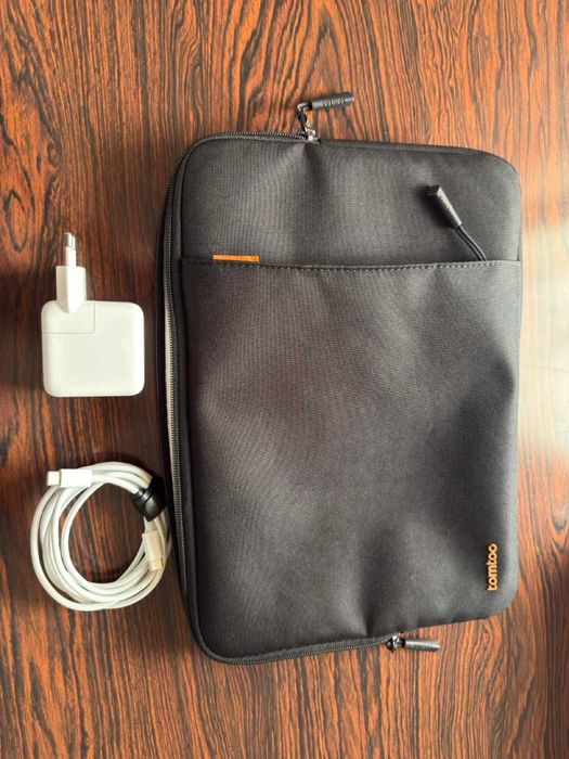 MacBook Air M1 13" 8GB/256GB Bateria 97%– caixa + fatura + mala Tomtoc