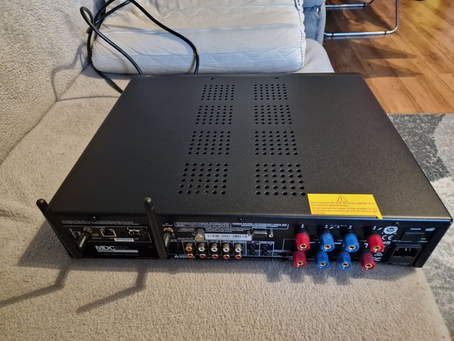NAD C368 wraz z modułem sieciowym BluOS 2i
